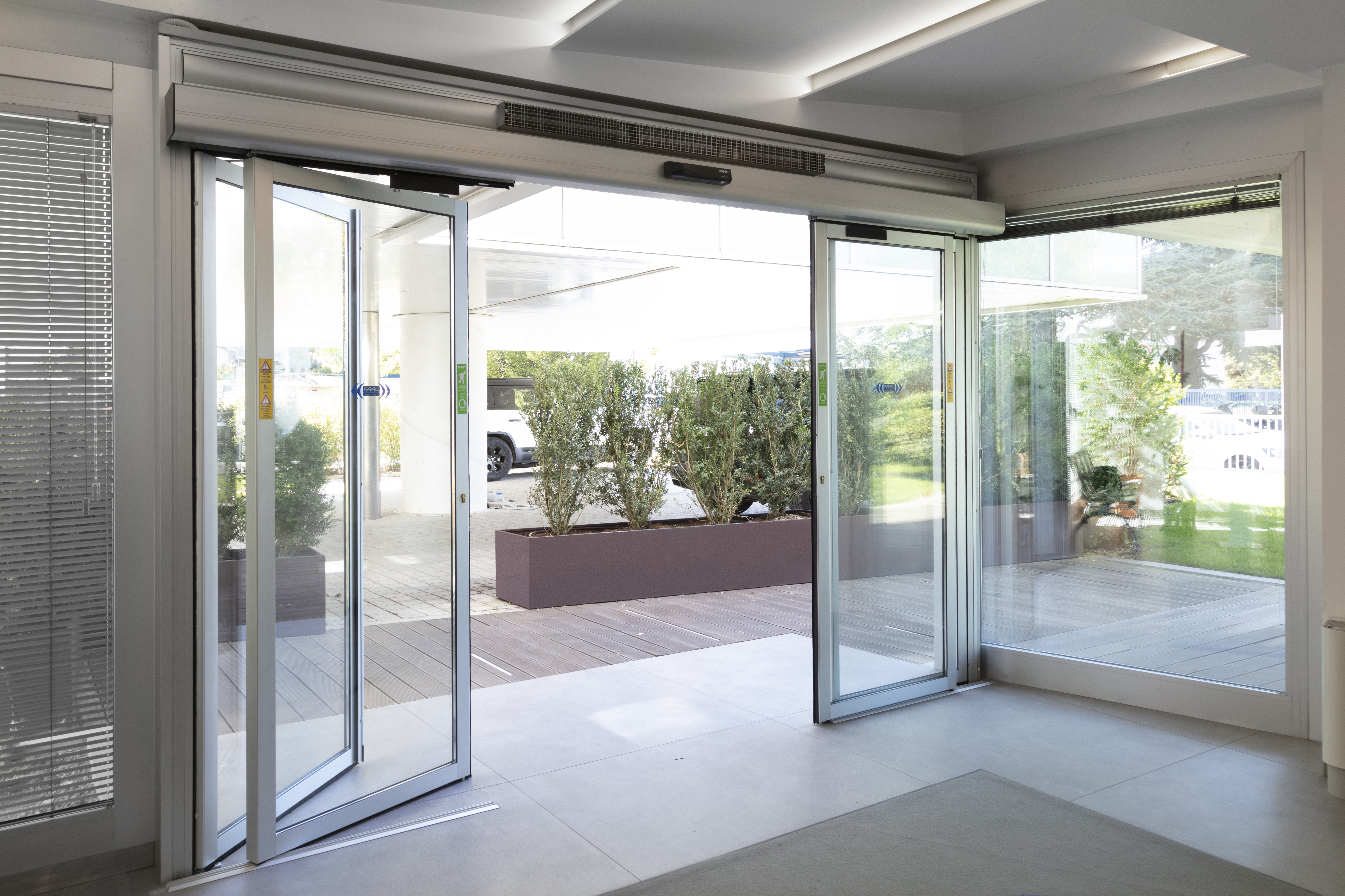 Risparmio energetico e digitalizzazione: ingressi automatici innovativi FAAC per la Transizione 5.0